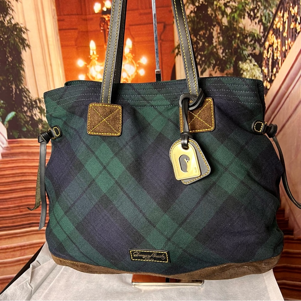 Dooney & Bourke Tartan Victoria tote bag with a green and black plaid, leather - Picture 3 of 16